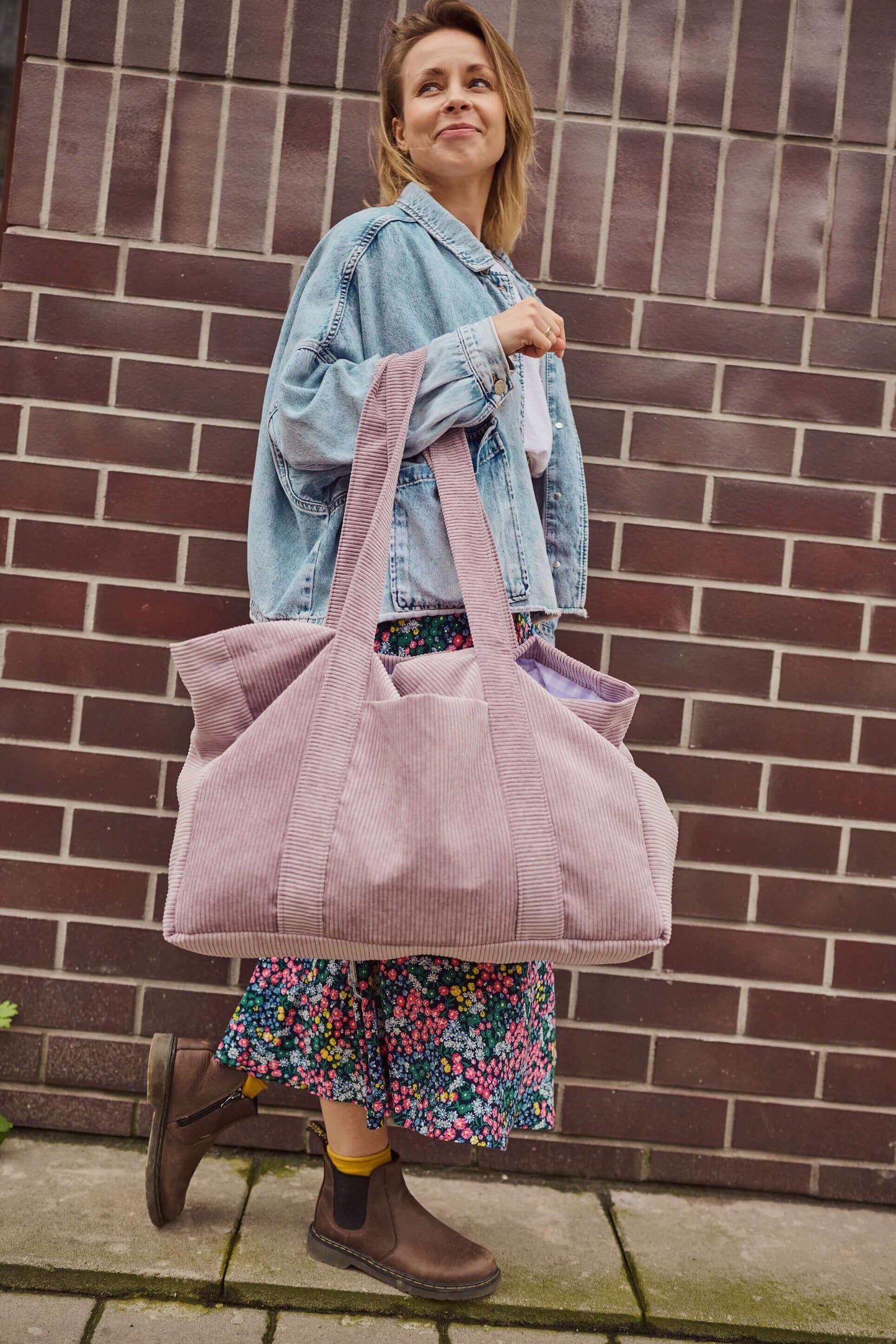 Corduroy Mom Bag in Lavender by Bettys Home.Young mom with her lavender tote bag and shopper bag